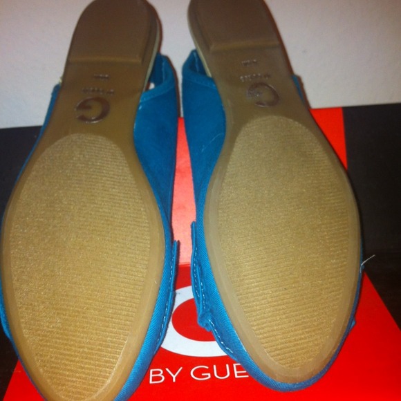 🚫Sold🚫Turquoise ruffle flats from Guess - Picture 2 of 4