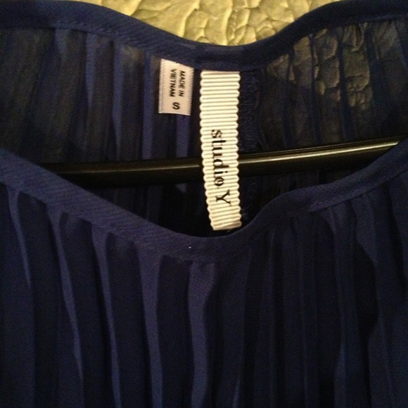 Pleated blue top - Picture 2 of 2