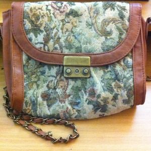 Floral messenger! 🌸🌷🌹😍