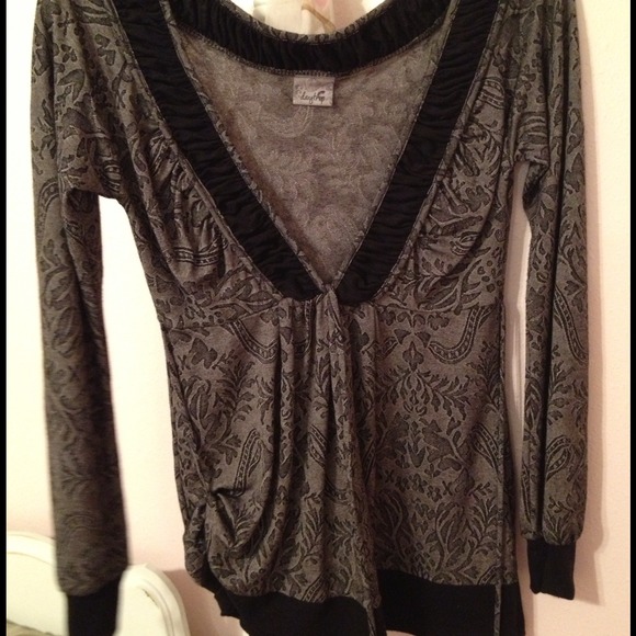 Day trip long sleeve black and grey top