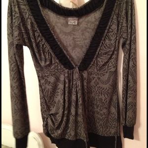 Day trip long sleeve black and grey top