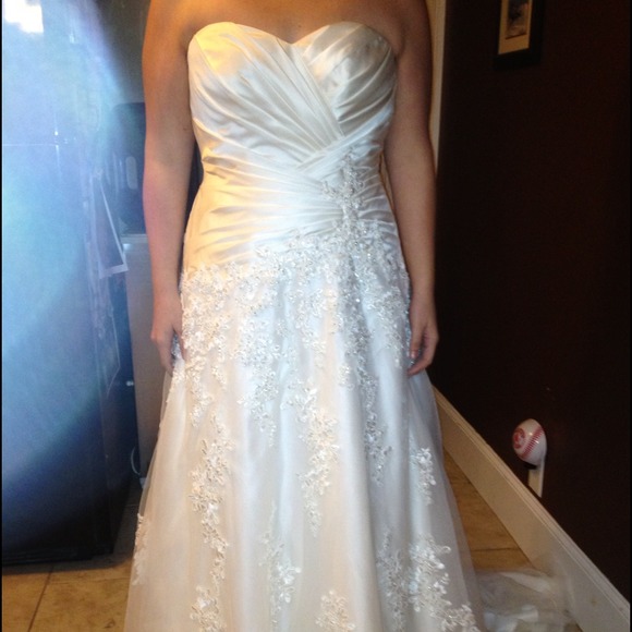 Dresses & Skirts - New Wedding Dress (Never worn down the aisle)