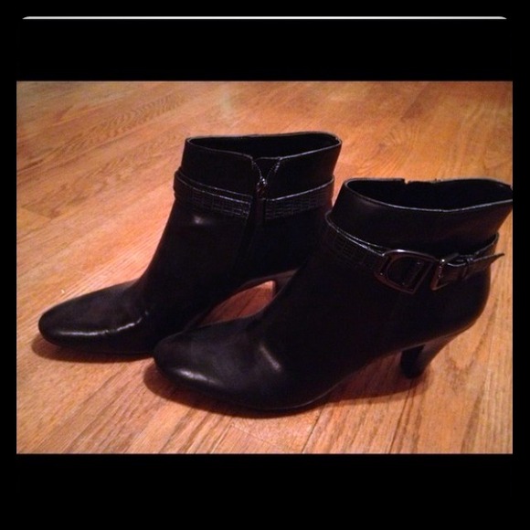 Bandolini Black leather ankle boots size 8.5