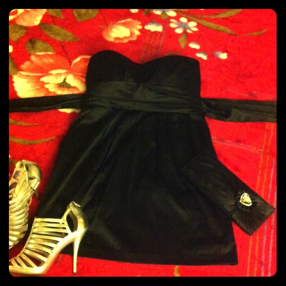💛Sold💛 Cute LBD with hidden front pockets NWOT💋