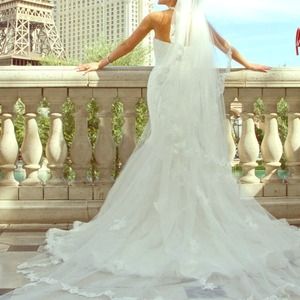 Enzoani mermaid lace Ivory Wedding dress!! Classy