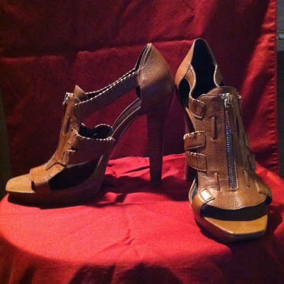 💢REDUCED💢Jessica Simpson Zipper front sandals