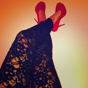 Red pumpsq