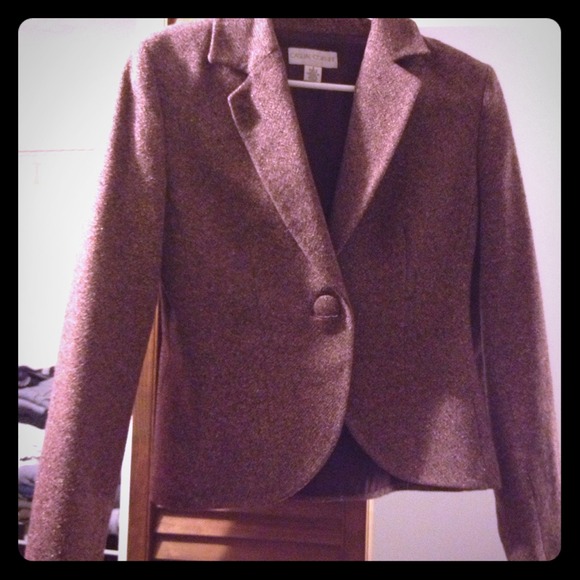 Great burgundy tweed one button blazer!
