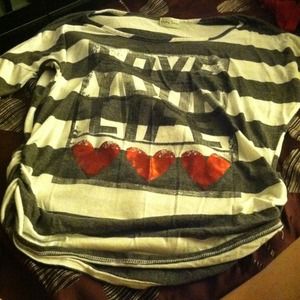 Medium top. Half sleeve with synch on the sides.