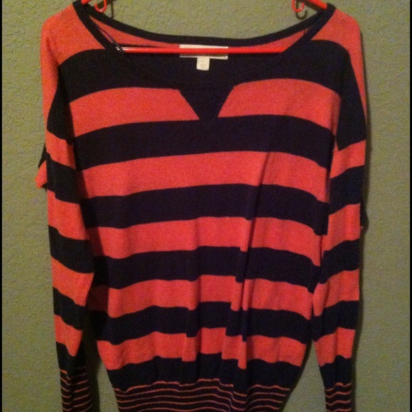 pink jcpenny long-sleeve shirt.