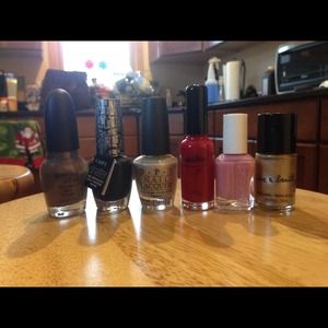 Nail polish bundle and VS purfume
