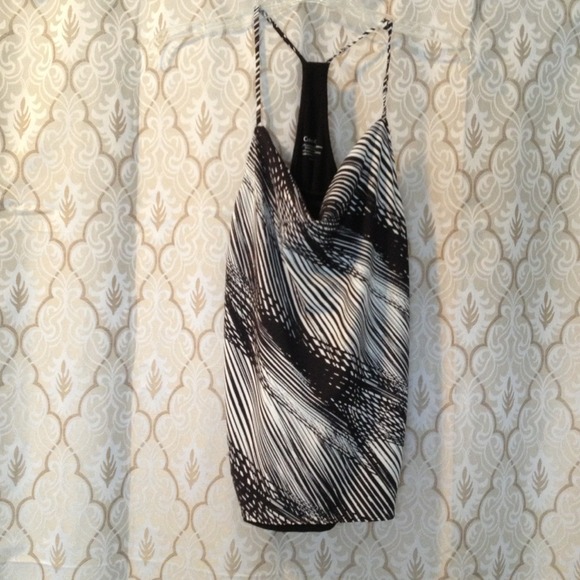**reduced** Dressy tank - Picture 1 of 2