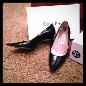 CK black leather pumps