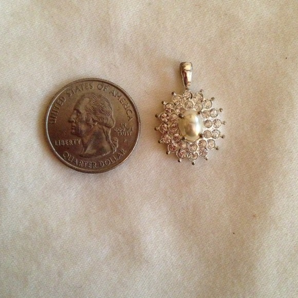 Matching Diamond framed pearl pendant silver tone - Picture 2 of 2