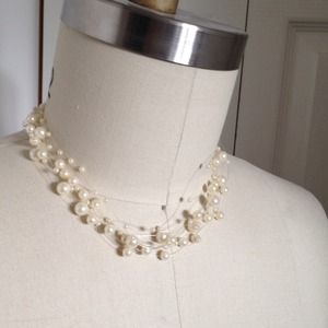 Floating pearls necklace