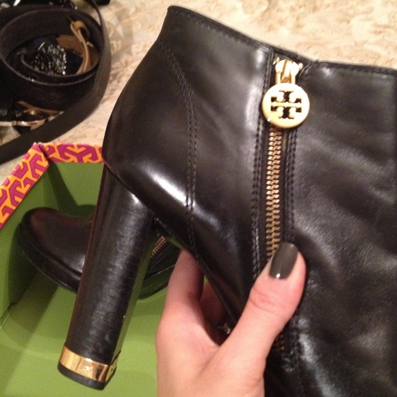 SOLD to friend  burch booties in black size 9.5 - Picture 3 of 3