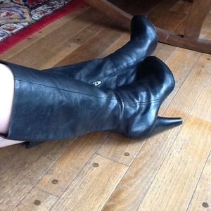 SOLD!!!!! Vero Cuoio black leather boots! Amazingl