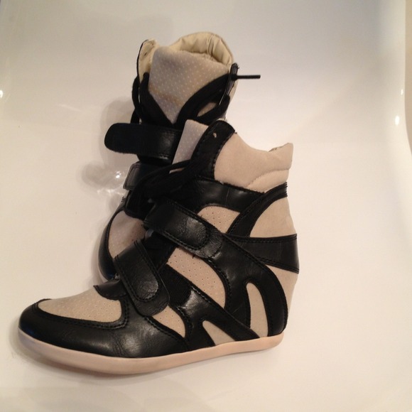 Black & Beige Sneaker