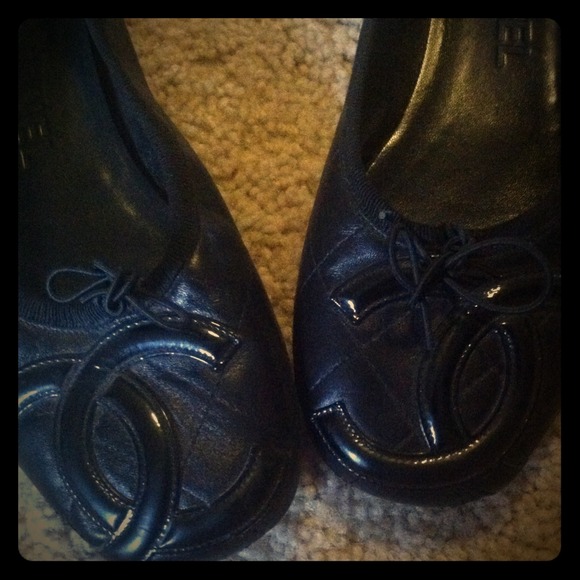 Chanel Cambon ballet flats in all black