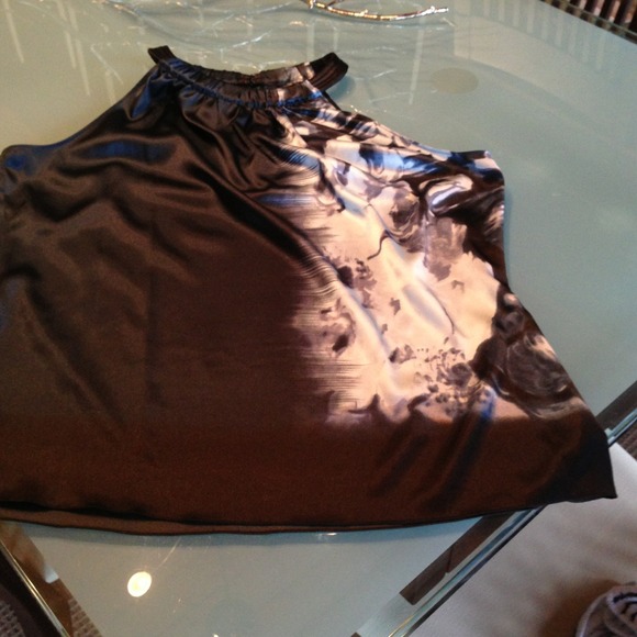 ☀️SOLD in bundle☀️T Tahari silky blouse/tank NWOT
