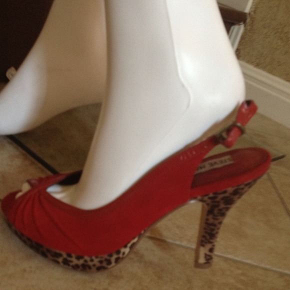 Sandals - Picture 2 of 3