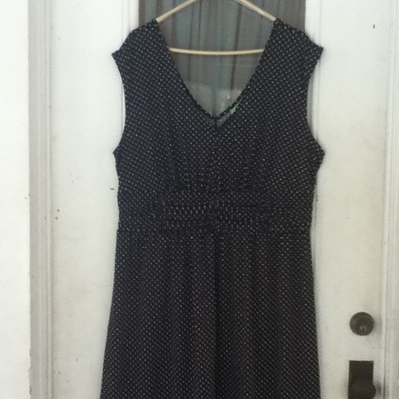 cute black w/white polka dots. Size 2x