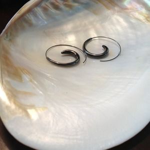 💫Cute swirl pierced earings