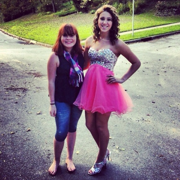 Worn twice short pink homecoming/prom dress💗💗💗