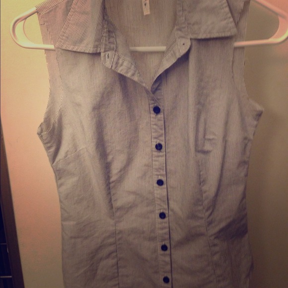 *TRADED* Stylish Button up Tank