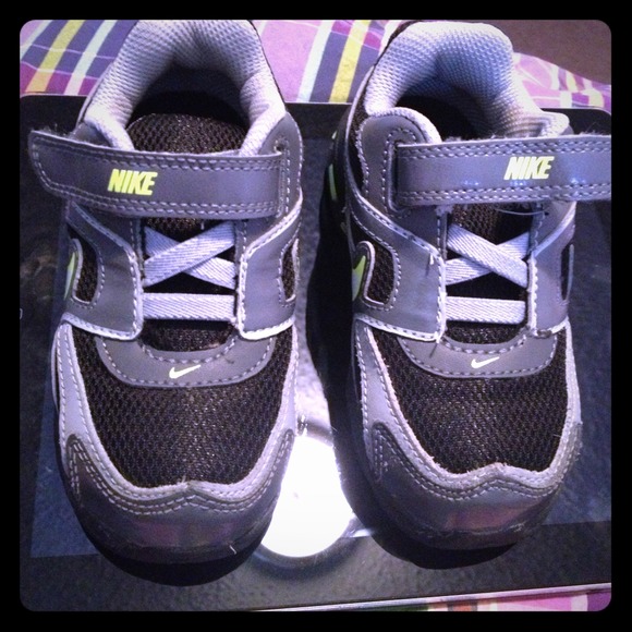 🚫SOLD🚫Toddler Nikes size 7