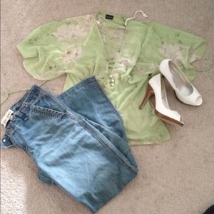 Deep V-neck floral loose shirt!