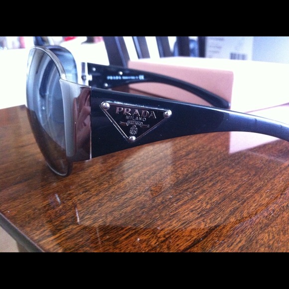 Prada sunglasses - Picture 2 of 3