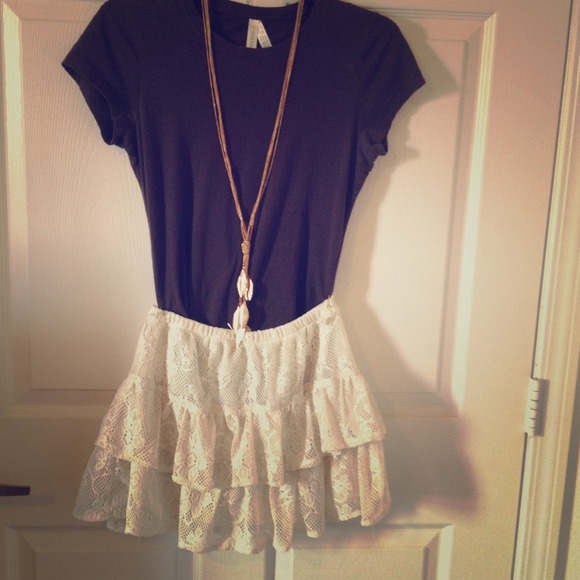 WILL NEGOTIATE. Cream Lace Ruffled Skirt