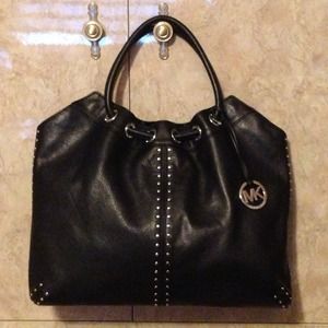Michael Kors Handbags - 💗Reduced💗Michael Kors Large Leather Astor Tote Michael Kors Handbags - 💗Reduced💗Michael Kors Large Leather Astor Tote
