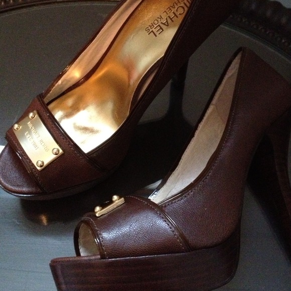 Michael kors peep toe heels