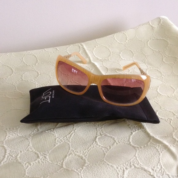 ❌SOLD❌Ann Taylor Loft Sunglasses!