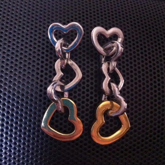 🌟SOLD🌟Beautiful heart dangle earrings