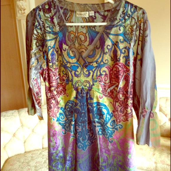 Velvety top. Beautiful colors!!