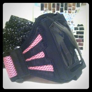 iPod or iPhone 4/4s workout arm band