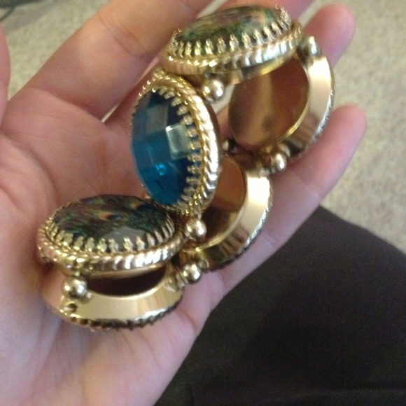 SOLD. Stretchy bracelet - Picture 3 of 3