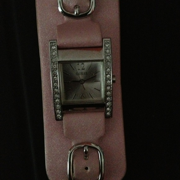GUESS WATCH - Picture 2 of 2