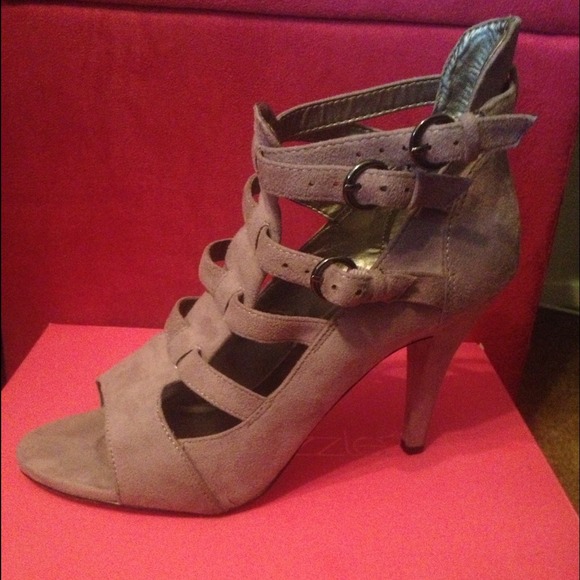 🔴Sold🔴Lavender heels - Picture 3 of 4