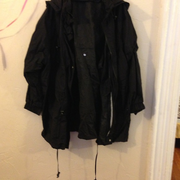Black windbreaker!!