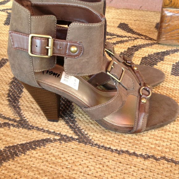 SOLD!! Heels - Picture 2 of 2