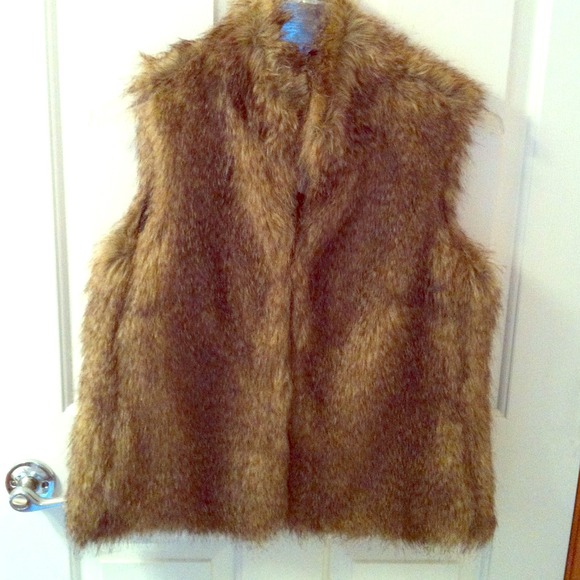 Beautiful Relativity Brown Faux Fur Vest -M- NWT
