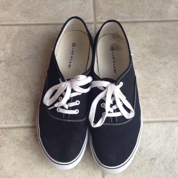 Shoes - Airwalk black sneakers