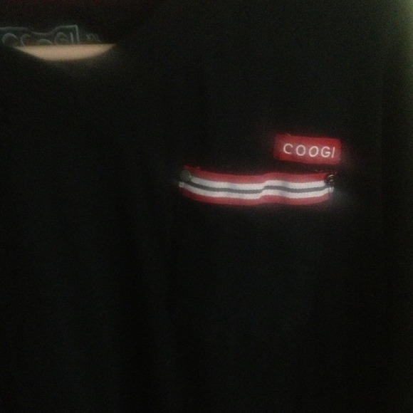 Black n red short sleeve V neck crew shirt