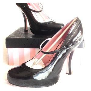 New in Box-Leg Avenue babydoll 4 inch heels