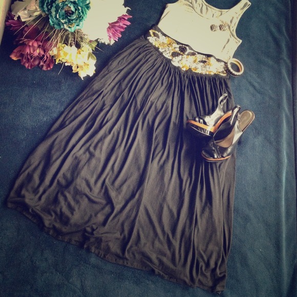 🚫SOLD🚫High waisted black skirt with sequins