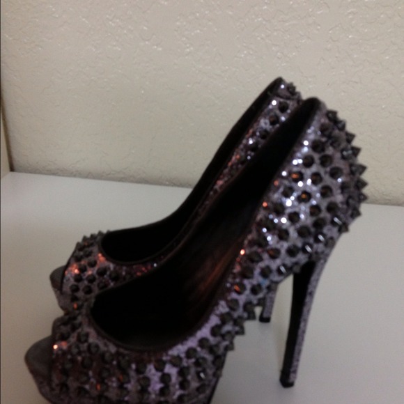 Shoe - Picture 2 of 2